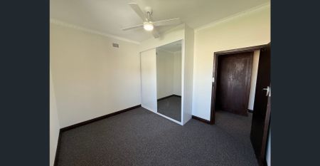 Large 2 Bedroom Unit in the Heart of Hamilton + garage - Photo 5