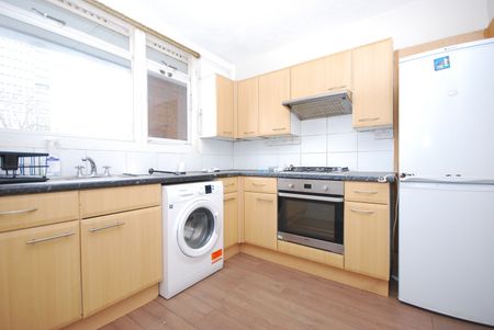 3 Bed Flat, Watford Close, SW11 - Photo 5