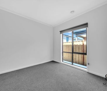 25 SQ Upgraded Property for Rent! - Photo 6