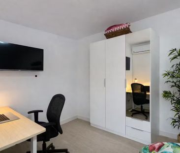 Calle de Arlanza, Madrid, Community of Madrid 28019 - Photo 4