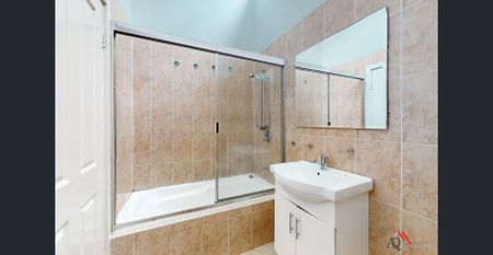 THREE BEDROOM HOUSE WITH SPACIOUS BACKYARD - Photo 5