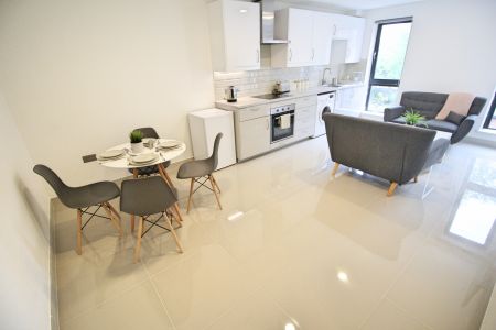 3 Bedroom Apartment - Photo 2