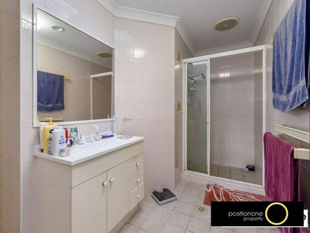 Spacious Two-Bedroom Townhouse Just Moments from the Broadwater - Photo 5