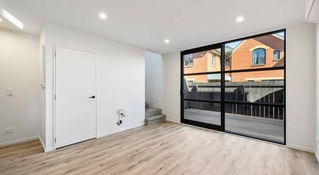 Brand New 1-Bedroom Apartment – Inner-City Living at Its Finest - Photo 4