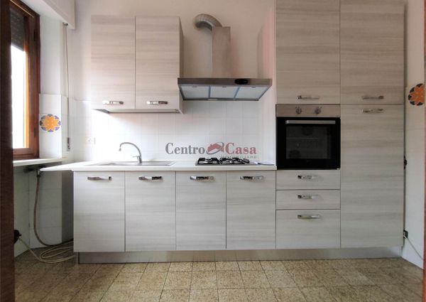 Luminoso appartamento arredato solo di cucina