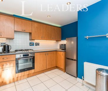 2 bedroom flat to rent - Photo 4