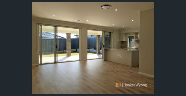 Family-Friendly Gem in Hamlyn Terrace - Photo 1