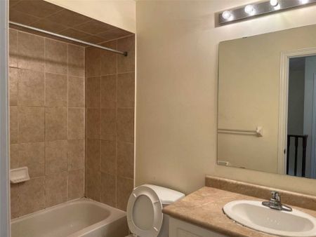 For Lease - 119 Amulet Crescent, Richmond Hill, Ontario - Photo 3