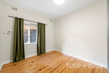 Spacious updated 3 bedroom homette - Photo 5