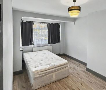 4 Bed Terraced House, Mitcham Road, CR0 - Photo 3