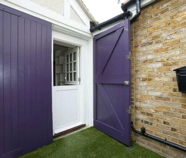 Sunbury Avenue, London, SW14 - Photo 4