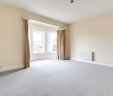 A 1 Bedroom Flat in The Park GL53 0JX - Photo 1