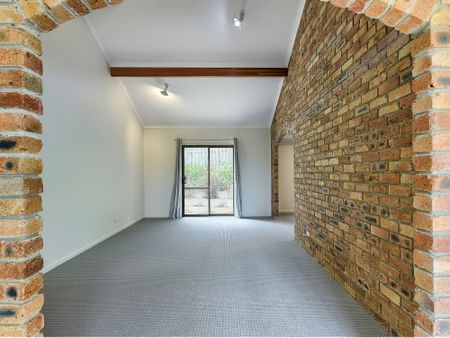 6 Errogie Place, Fig Tree Pocket QLD 4069 - House For Rent | Domain - Photo 4