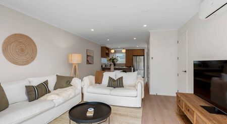 Sunny St Albans Home - Photo 5