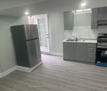 For Lease - 32 Silo Court, Brampton, Ontario - Photo 1