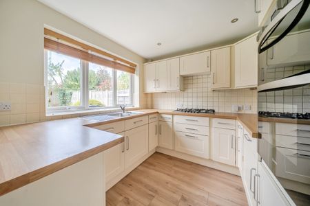 4 bedroom detached house to rent - Photo 4