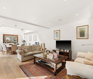 Contemporary family living in a private South Kensington mews. - Photo 2