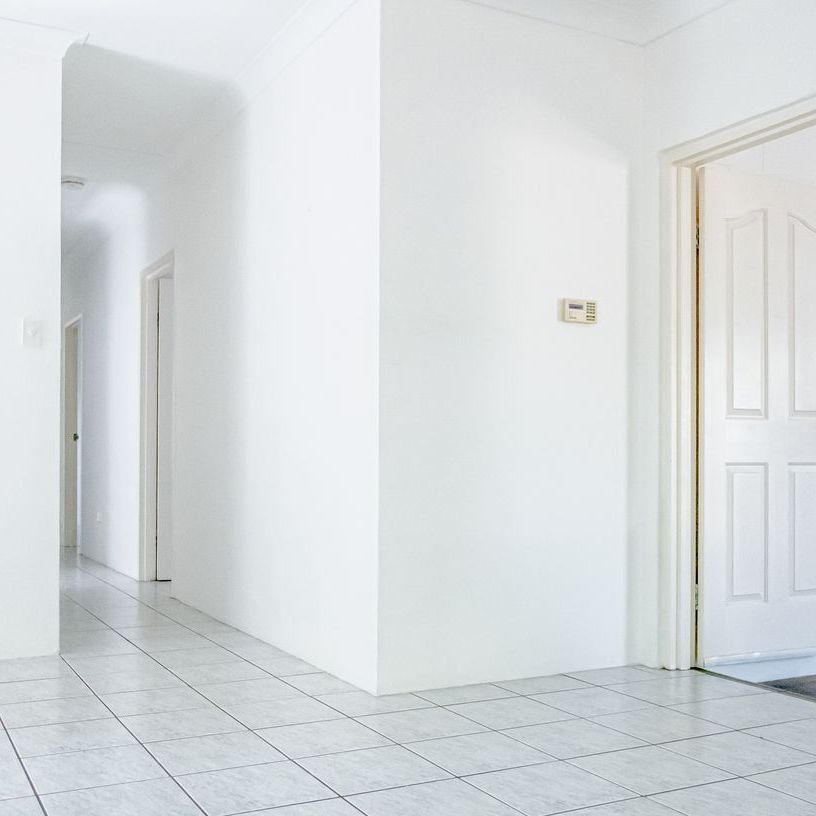 SPACIOUS, STYLISH & PERFECTLY LOCATED FAMILY RETREAT! - Photo 1