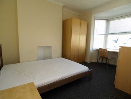 4 Bed - West Hill Road, Plymouth - Photo 3