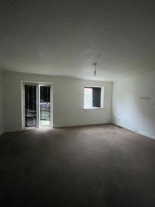 4 Bed End Terrace, Daffodil Gardens, IG1 - Photo 1