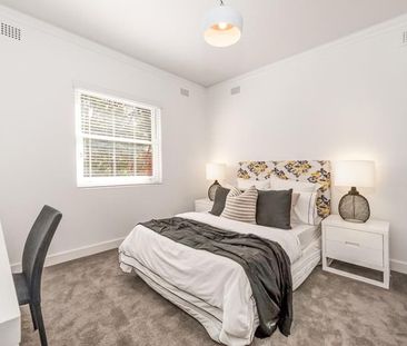 Beautifully appointed two bedroom apartment - Photo 2
