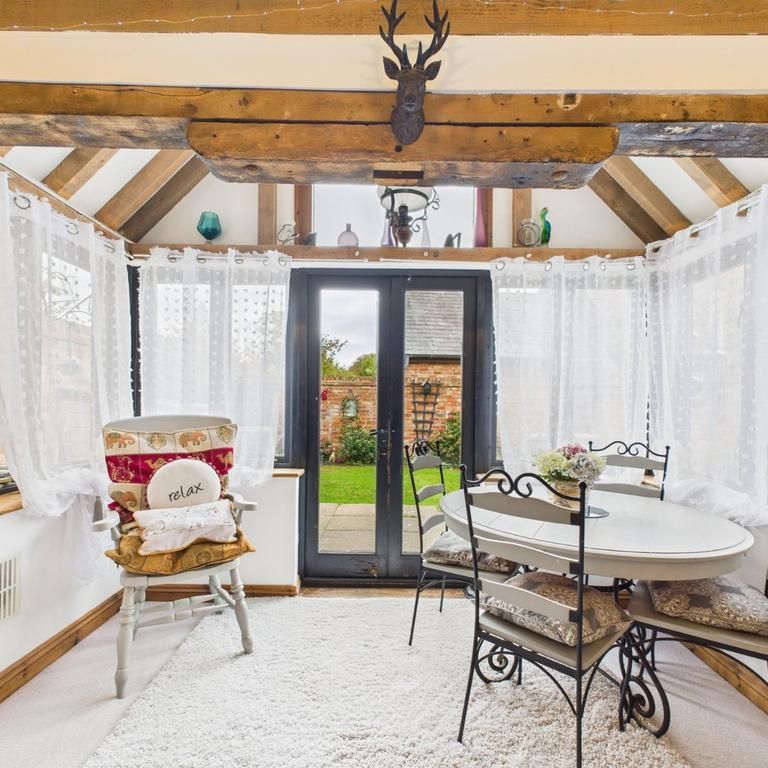 3 bedroom barn conversion to rent - Photo 1