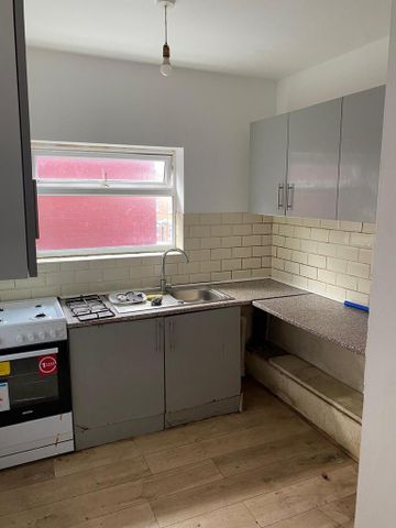 4 bedroom flat to rent - Photo 3