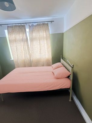 Room in a Shared House, Woodmansterne Road, SW16 - Photo 1