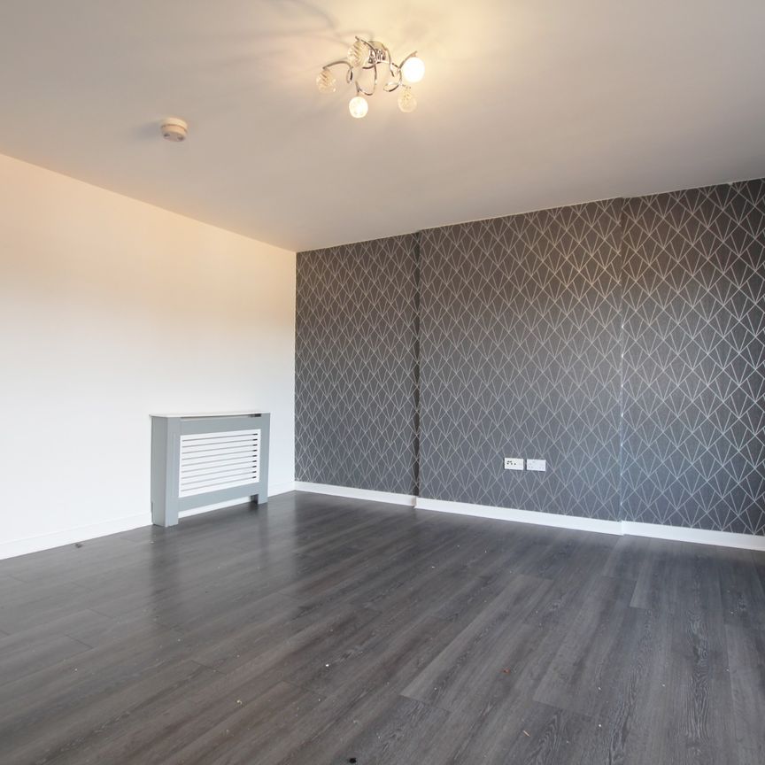 Springfield Gardens, Parkhead, Glasgow - Photo 1