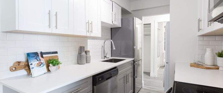 Lori Ann | 404 Seventh Street, New Westminster - Photo 1