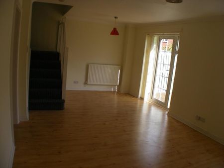 3 bedroom terraced house to rent - Photo 2