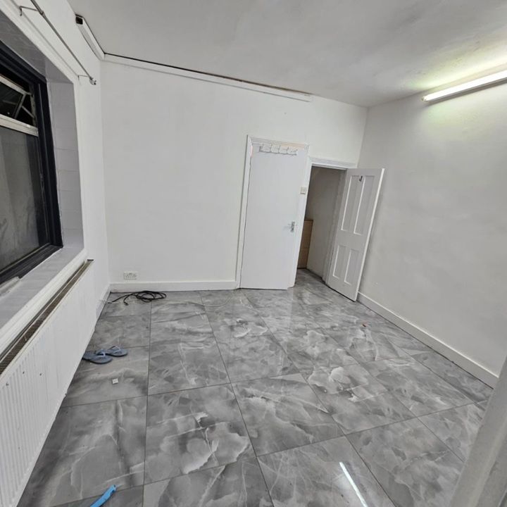 Studio Flat, Romford Road, E12 - Photo 1