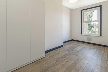 3 bedroom flat to rent - Photo 3