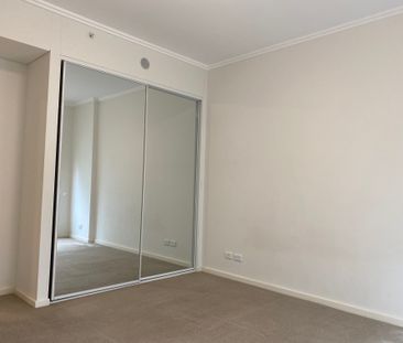 Modern 1 bedroom unit on 6th floor building b - Photo 2