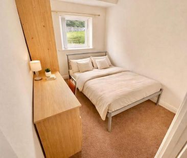 4 bedroom semi-detached house to rent - Photo 6
