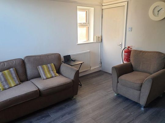 1 bedroom in a house share to rent - Photo 1
