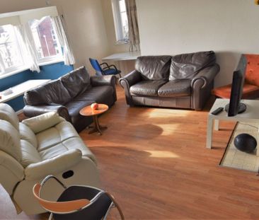 6 bedroom Flat in Bankfield Road, Leeds - Photo 1