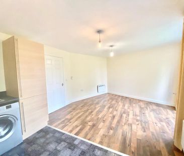 2 bedroom flat to rent - Photo 2