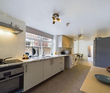 1 bedroom in a house share to rent - Photo 1