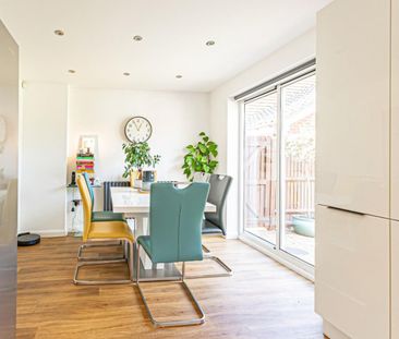 4 bedroom House To Let - Photo 3