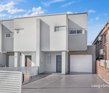 Modern Four Bedroom Home - Photo 4