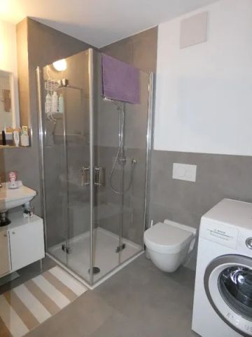 Gemütliche 2-Zimmer-Wohnung im Erdgeschoss mit Einbauküche und Terrasse - Photo 5