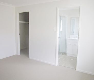 MODERN FAMILY HOME - Photo 2