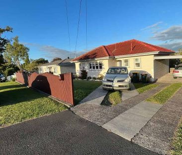 Spacious Home with views in Hillcrest - Photo 4