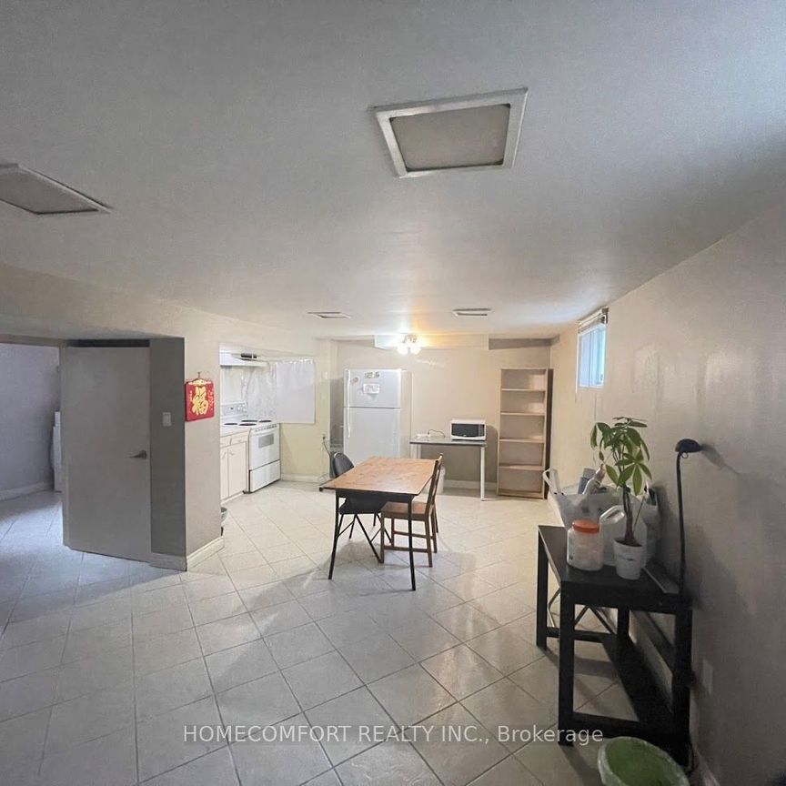 For Lease - 27 Dittmer Crescent, Toronto, Ontario - Photo 1