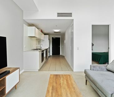 STYLISH ONE-BEDROOM APARTMENT WITH CAPTIVATING CITY VIEWS - Photo 2