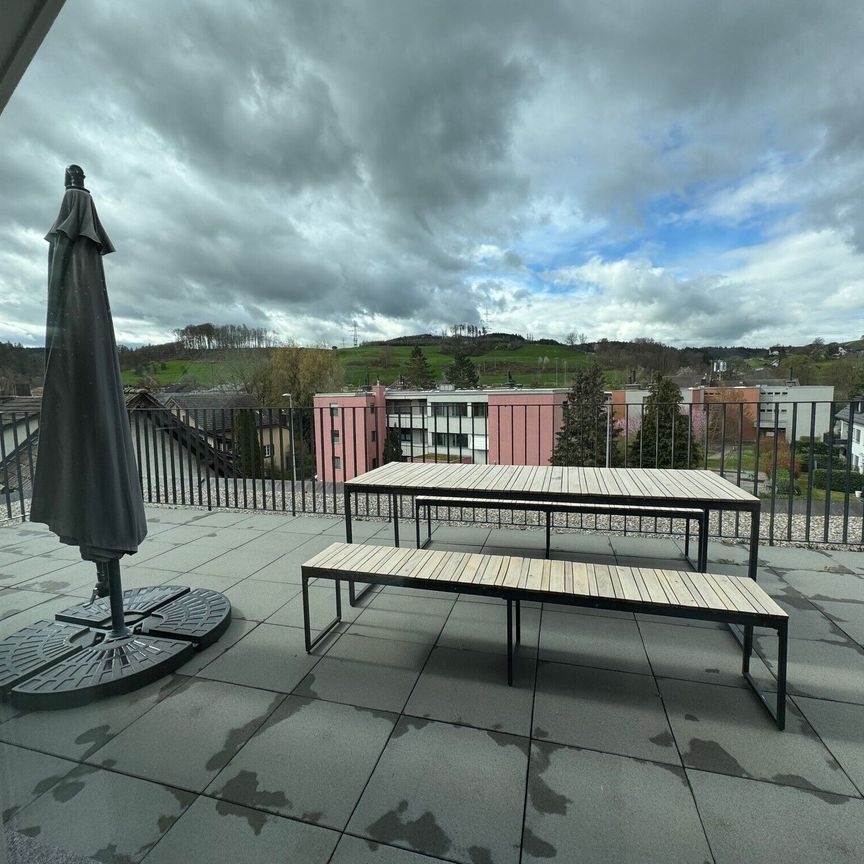 Appartement mansardé lumineux dans un excellent emplacement à Birmensdorf - Foto 1