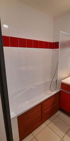Location Appartement 1 pièce 21m² ST DENIS 97400 - Photo 1