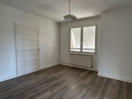 Location Appartement 4 pièces 83m² LAVARDAC 47230 - Photo 5