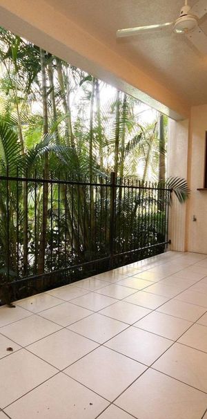 Spacious Ground-Floor Apartment with Poolside Access - Photo 1